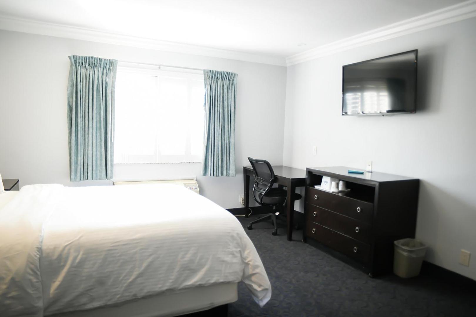 Days Inn By Wyndham West Covina Bagian luar foto