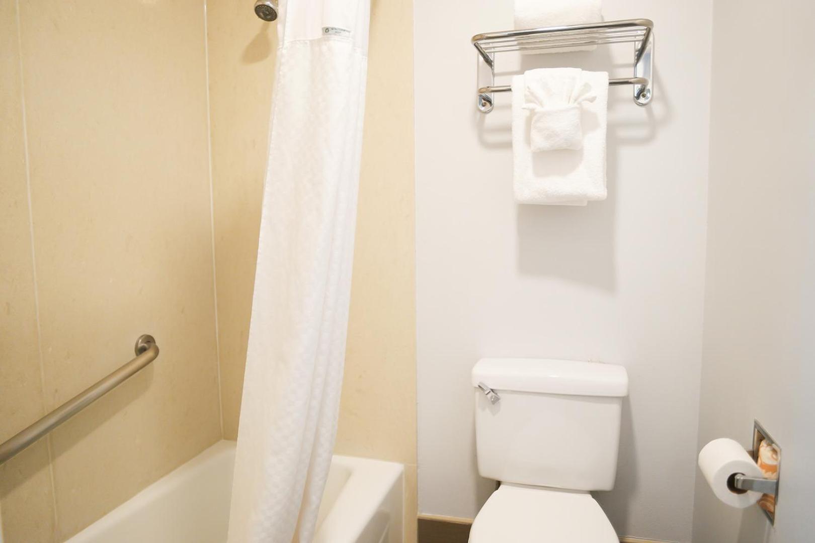 Days Inn By Wyndham West Covina Bagian luar foto