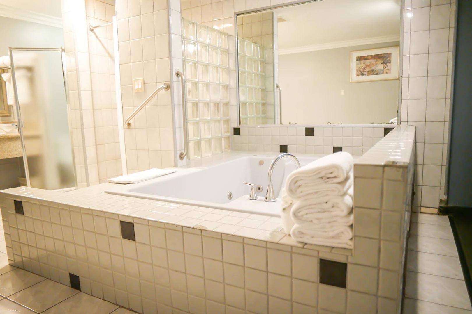 Days Inn By Wyndham West Covina Bagian luar foto