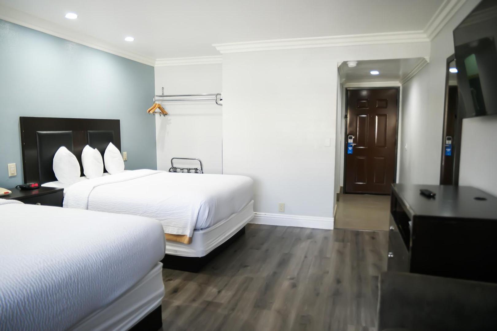 Days Inn By Wyndham West Covina Bagian luar foto