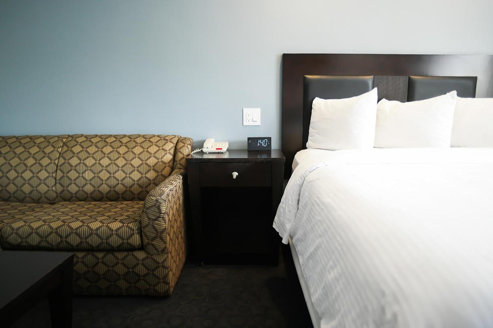 Days Inn By Wyndham West Covina Bagian luar foto